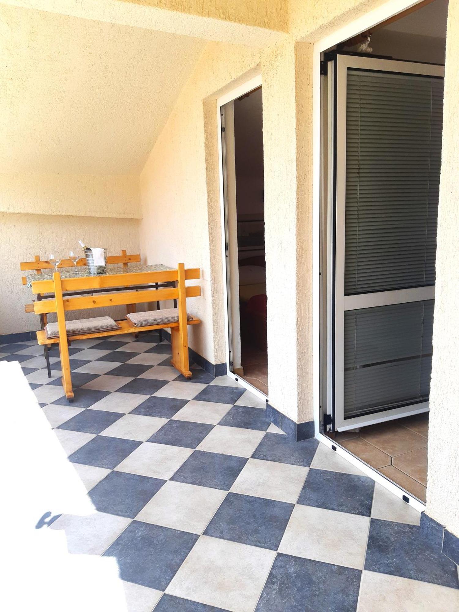 Apartments Turan Centrally Located With Free Parking Igrane Exteriér fotografie